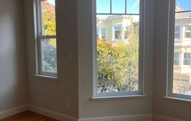 EPIC REA: Lovely 4 BR/3 BA 2 level Condo w/ Parking