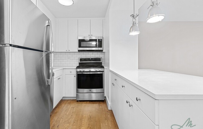 1 bed, 1 bath, $4,700, Unit 22G