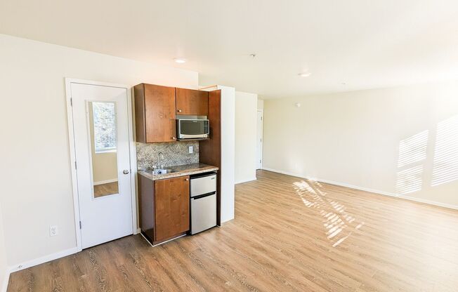 Studio, 1 bath, 160 sqft, $1,275, Unit 311