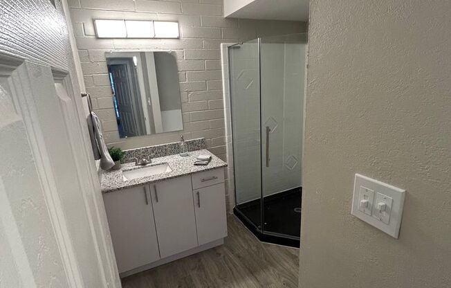 2 beds, 1 bath, 1,000 sqft, $1,195, Unit 301