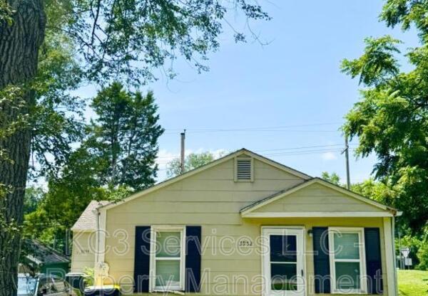 3954 N JACKSON AVE