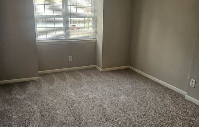 2 beds, 1 bath, 908 sqft, $2,310, Unit 135