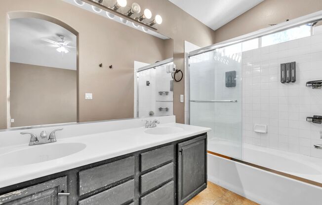 4 beds, 2.5 baths, $2,250