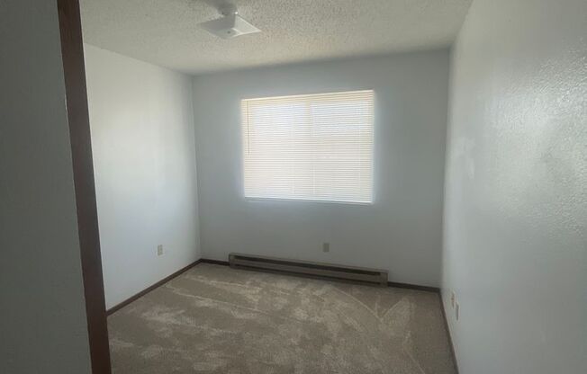 2 beds, 1 bath, 850 sqft, $850, Unit 903 - 25