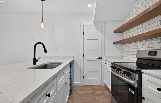 Beautiful 2 Bedroom condo- Move in special one time 500.00 concession at move in.