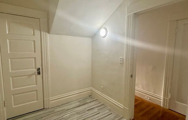 2055-2059 Larkin Street (745r)