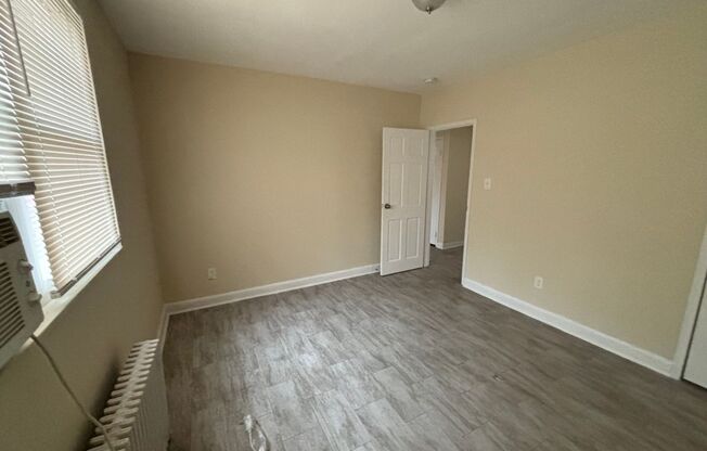 2 beds, 1 bath, $2,020, Unit Unit 11