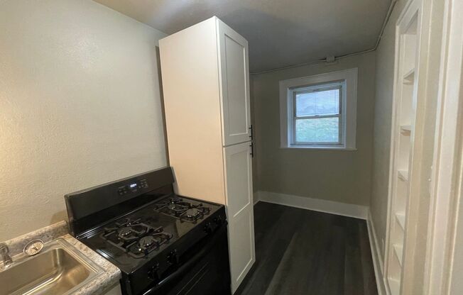 Studio, 1 bath, $750, Unit Unit 10