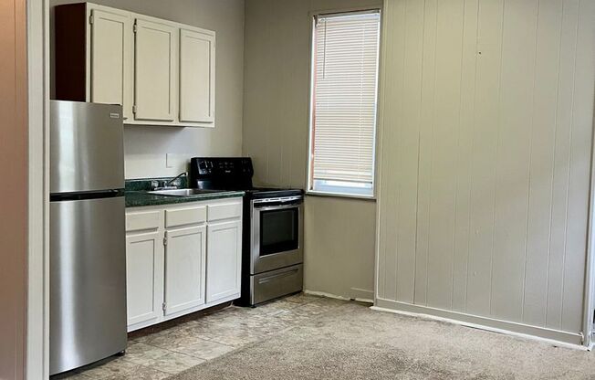 Studio, 1 bath, 325 sqft, $695, Unit 27