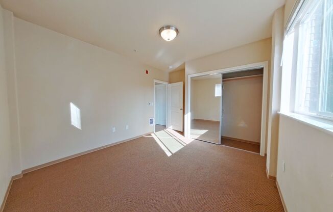 3 beds, 1.5 baths, 848 sqft, $2,400, Unit 203