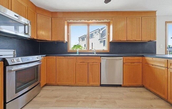 3 beds, 2.5 baths, 2,490 sqft, $3,700, Unit 22