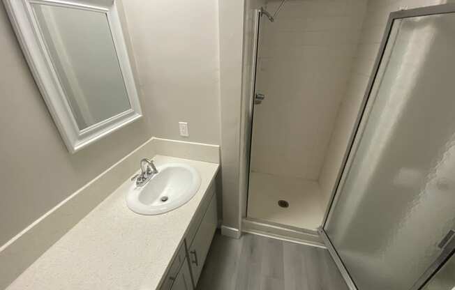 11858 Goshen Ave Unit 207 bathroom