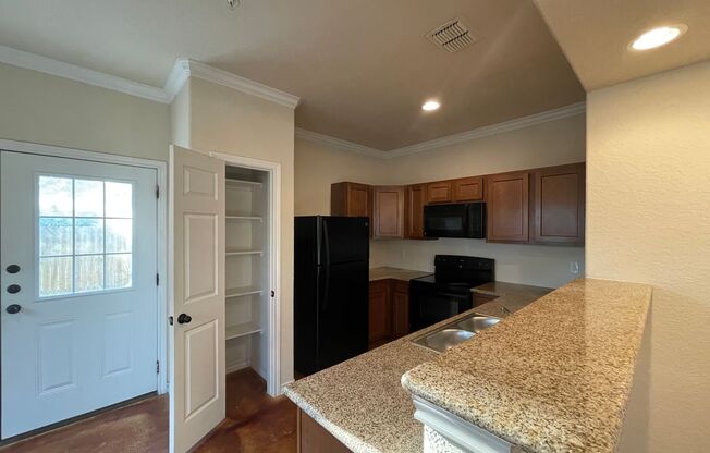 3 beds, 2.5 baths, $1,500, Unit 4*