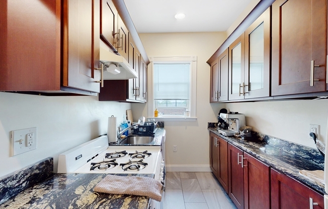 2 beds, 1 bath, 850 sqft, $3,395, Unit 10