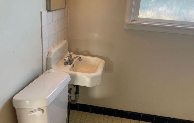 1 bed, 1 bath, $2,175, Unit 02