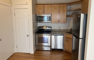 2 beds, 1 bath, 725 sqft, $2,950, Unit 2B