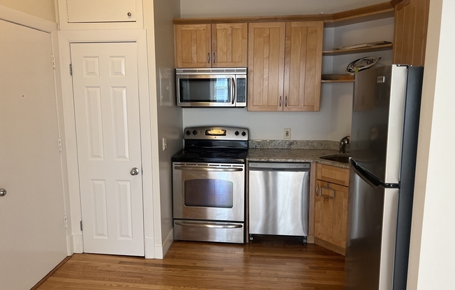 2 beds, 1 bath, 725 sqft, $2,950, Unit 2B