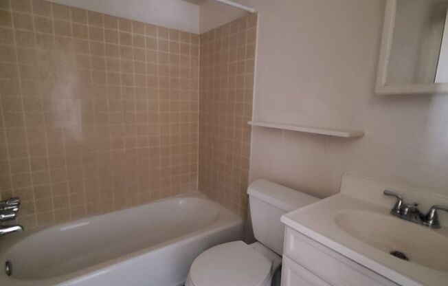 Studio, 1 bath, 320 sqft, $995, Unit 1