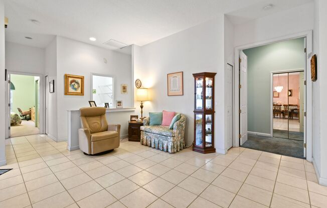 3 BR 2BA CBS home in the gated community of Lake Charles St Lucie West.