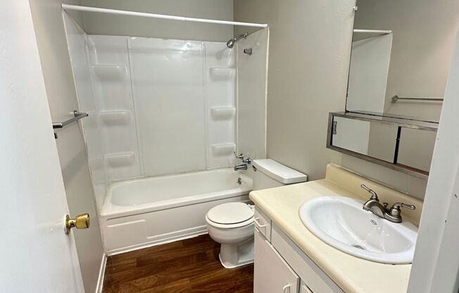 Studio, 1 bath, $640, Unit 541