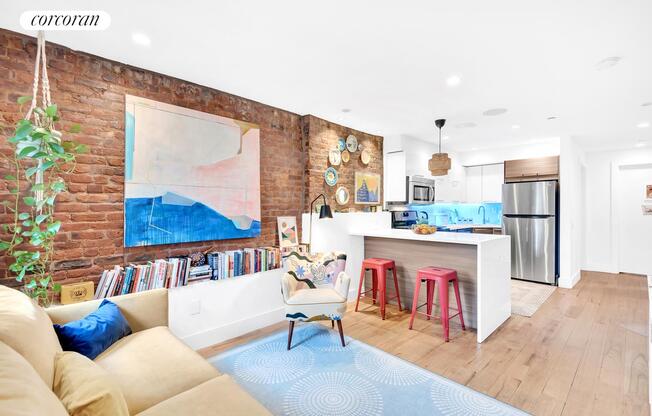 652 LAFAYETTE AVE