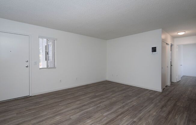 *OPEN HOUSE: 5/26 10AM-12PM* 2 BR Apartment in Imperial Beach with 2 Parking Spaces!