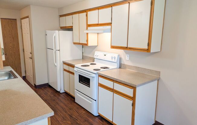 2 beds, 2 baths, 950 sqft, $1,350, Unit 34