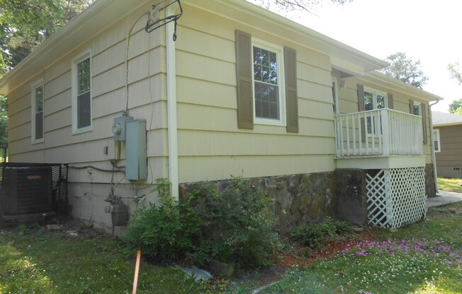 3 beds, 1 bath, $1,295