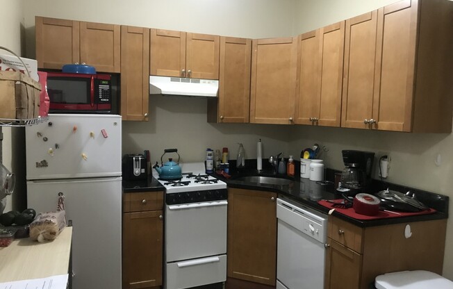 1 bed, 1 bath, $3,900, Unit 24