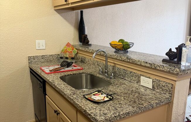 1 bed, 1 bath, 612 sqft, $895, Unit 906