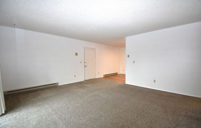 Spacious top floor! Close to downtown!