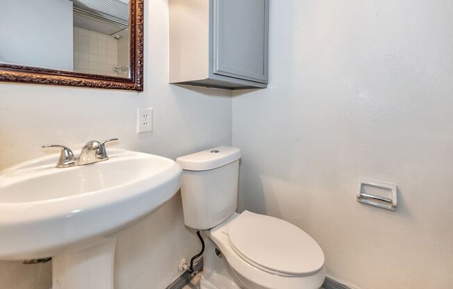 2 beds, 1 bath, $1,025, Unit 20