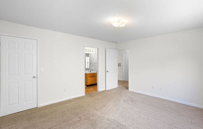 2 beds, 2 baths, 1,080 sqft, $1,300, Unit 4L