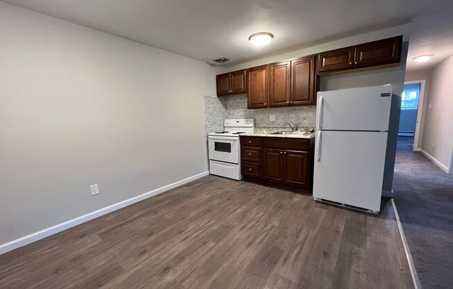 2 beds, 1 bath, $1,450, Unit A16