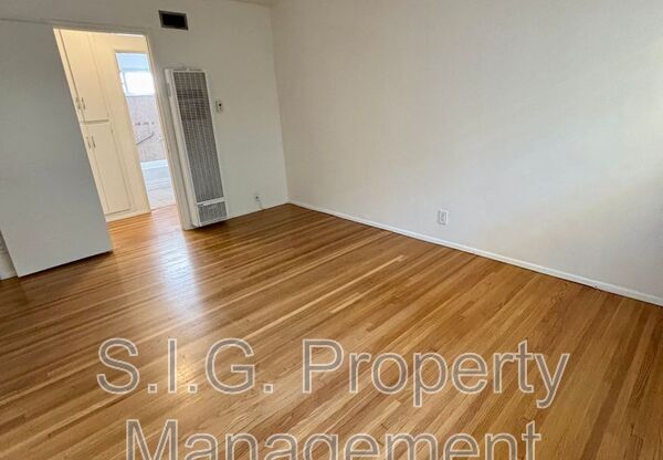 1702 W VICTORY BLVD 