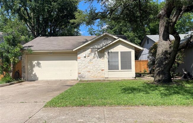 Charming, Fully Remodeled 3/2 Gem Steps from Rattan Creek & Apple Campus!