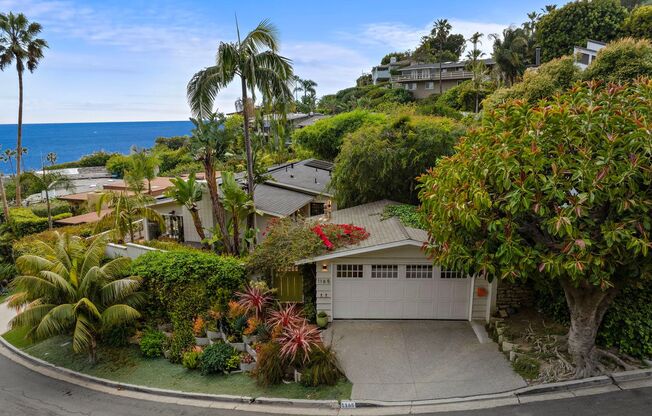 Mid-century modern meets industrial chic in Laguna Beach!