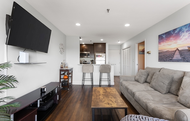 1 bed, 1 bath, 644 sqft, $2,400, Unit 407