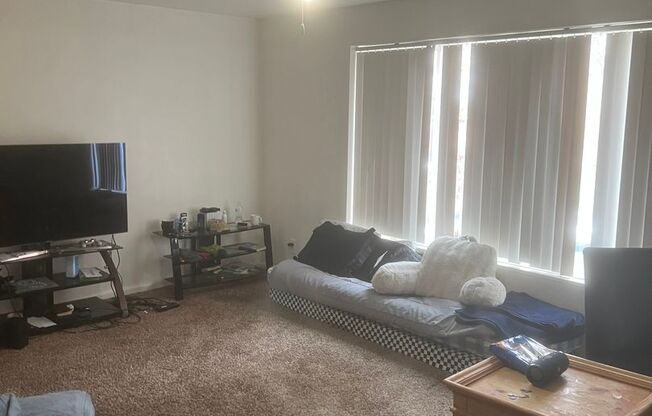 2 beds, 1 bath, $1,245, Unit 21