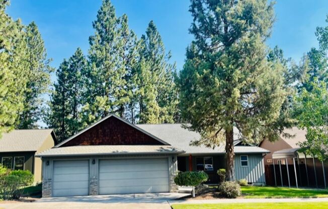 Lovely single level home in SW Bend!