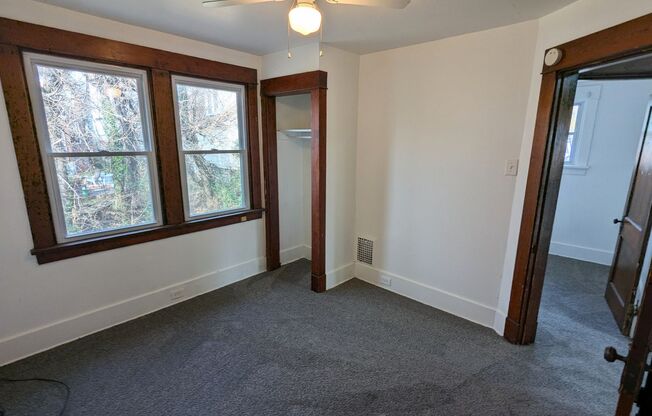 3 beds, 1 bath, $1,100