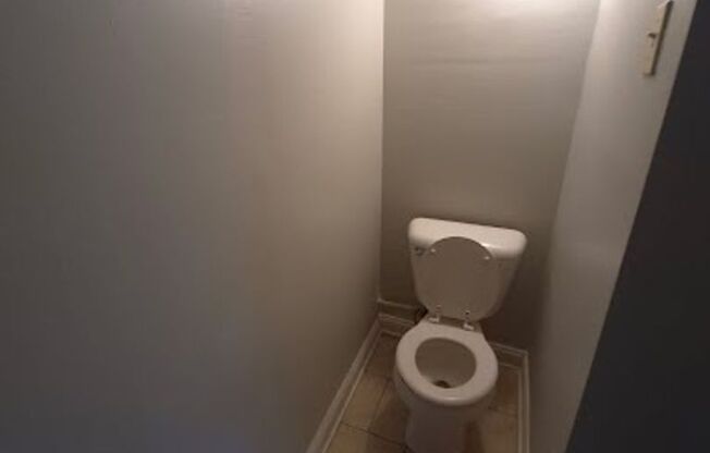 5801 S Sacramento Ave