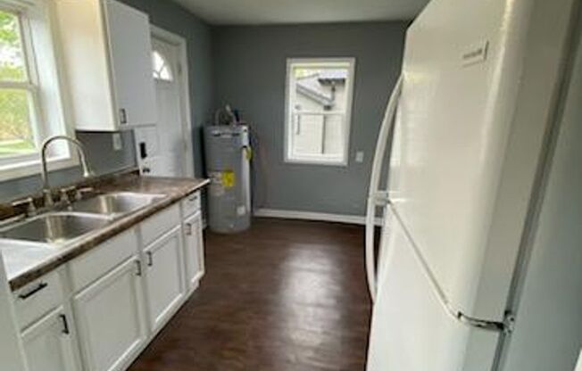 Freshly Updated Interior! 1 Bed/1 Bath - Anderson!