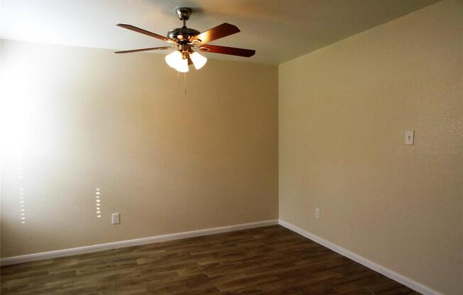 2115 SMT MDW DR