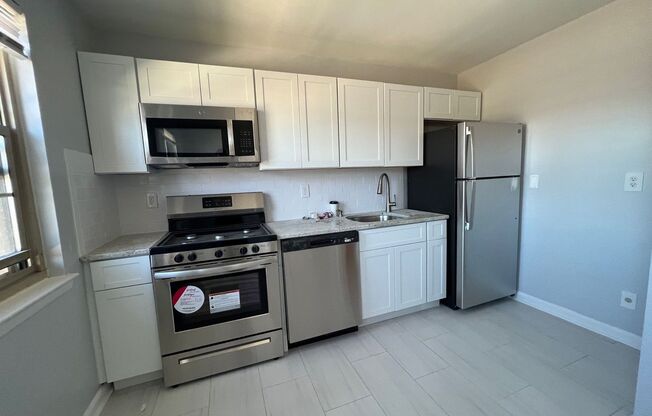 2 beds, 1 bath, 825 sqft, $2,400, Unit E472A