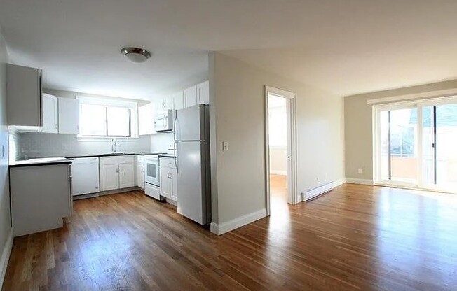 3 beds, 2 baths, 1,123 sqft, $3,500, Unit 39