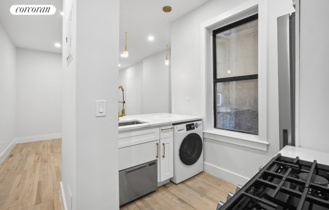 2 beds, 1 bath, $4,750, Unit 1D