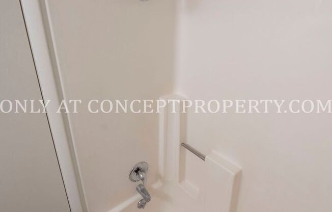 2 beds, 1 bath, 810 sqft, $1,299, Unit 34