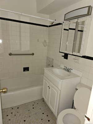 1 bed, 1 bath, $2,000, Unit 4C