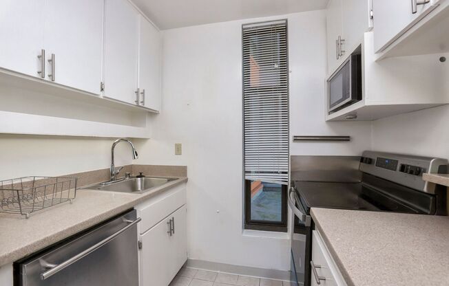 1 bed, 1 bath, $2,995